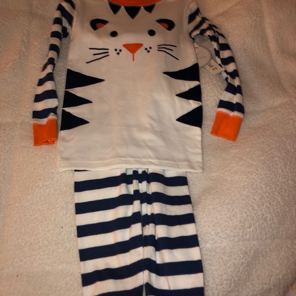 10 piece brand new gender neutral toddler sets - Picture 4 of 7